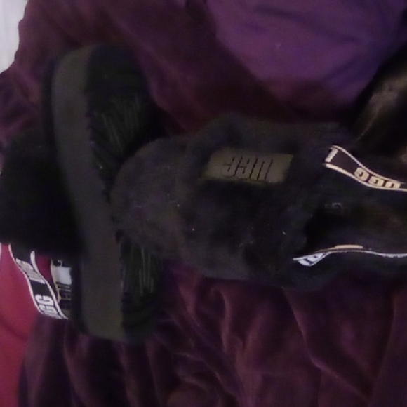 UGG Dark Gray Fuzzy Slippers - Picture 1 of 9